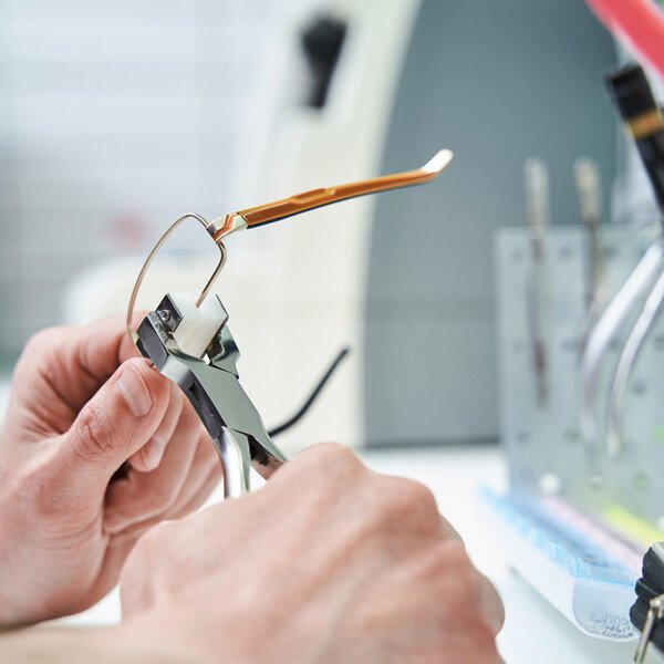 Brillenreparatur in der Meisterwerkstatt - schneller Service